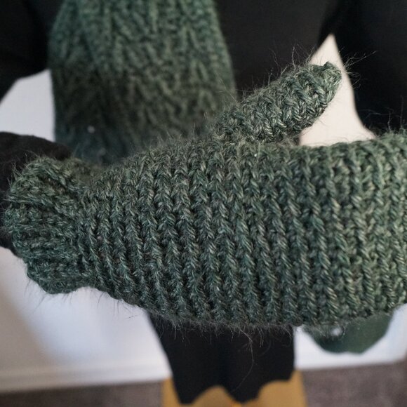 Matching Green Scarf, Hat and Mittens Set - Handmade - Picture 4 of 5